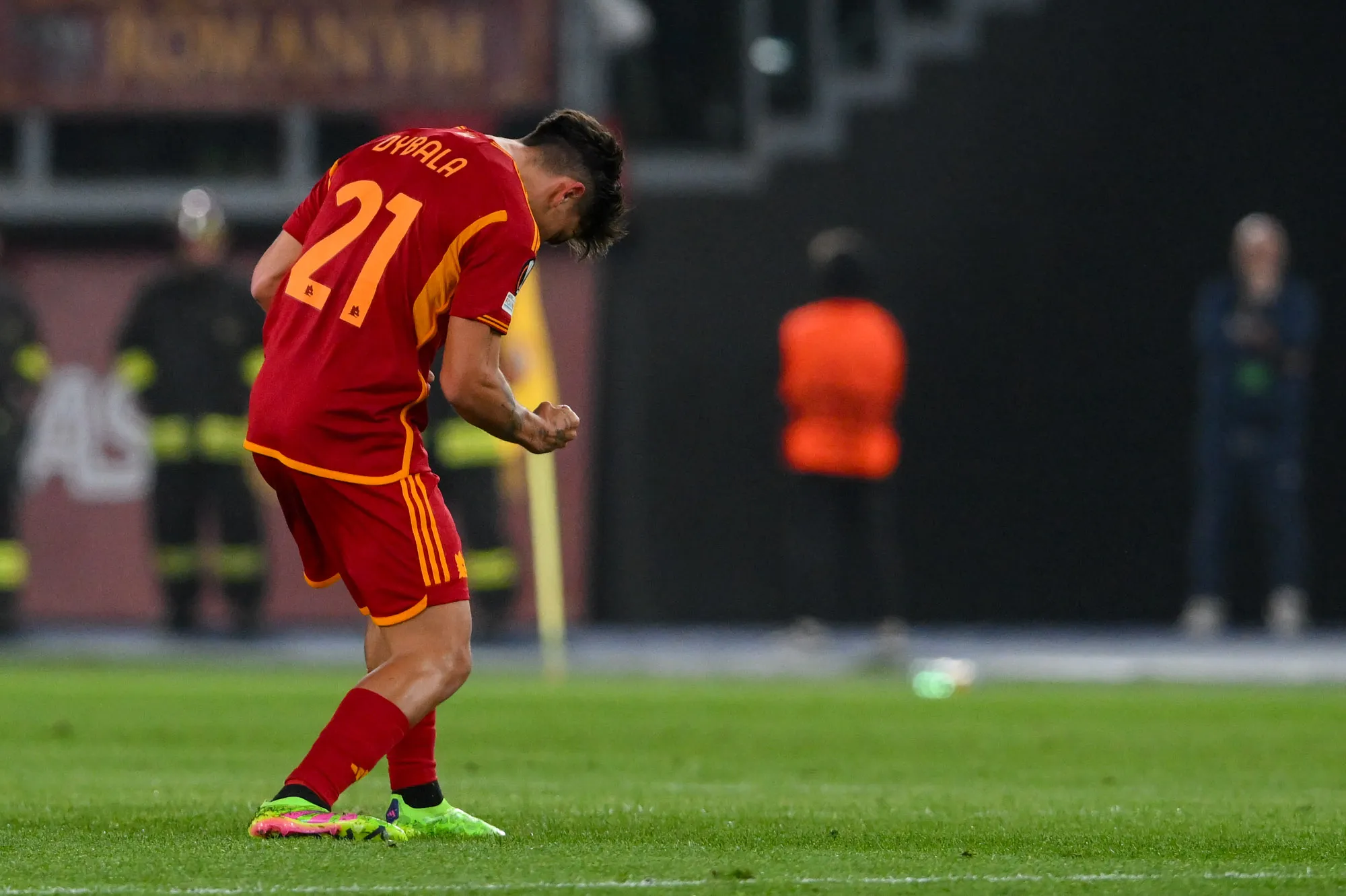 europa league roma brighton dybala esultanza
