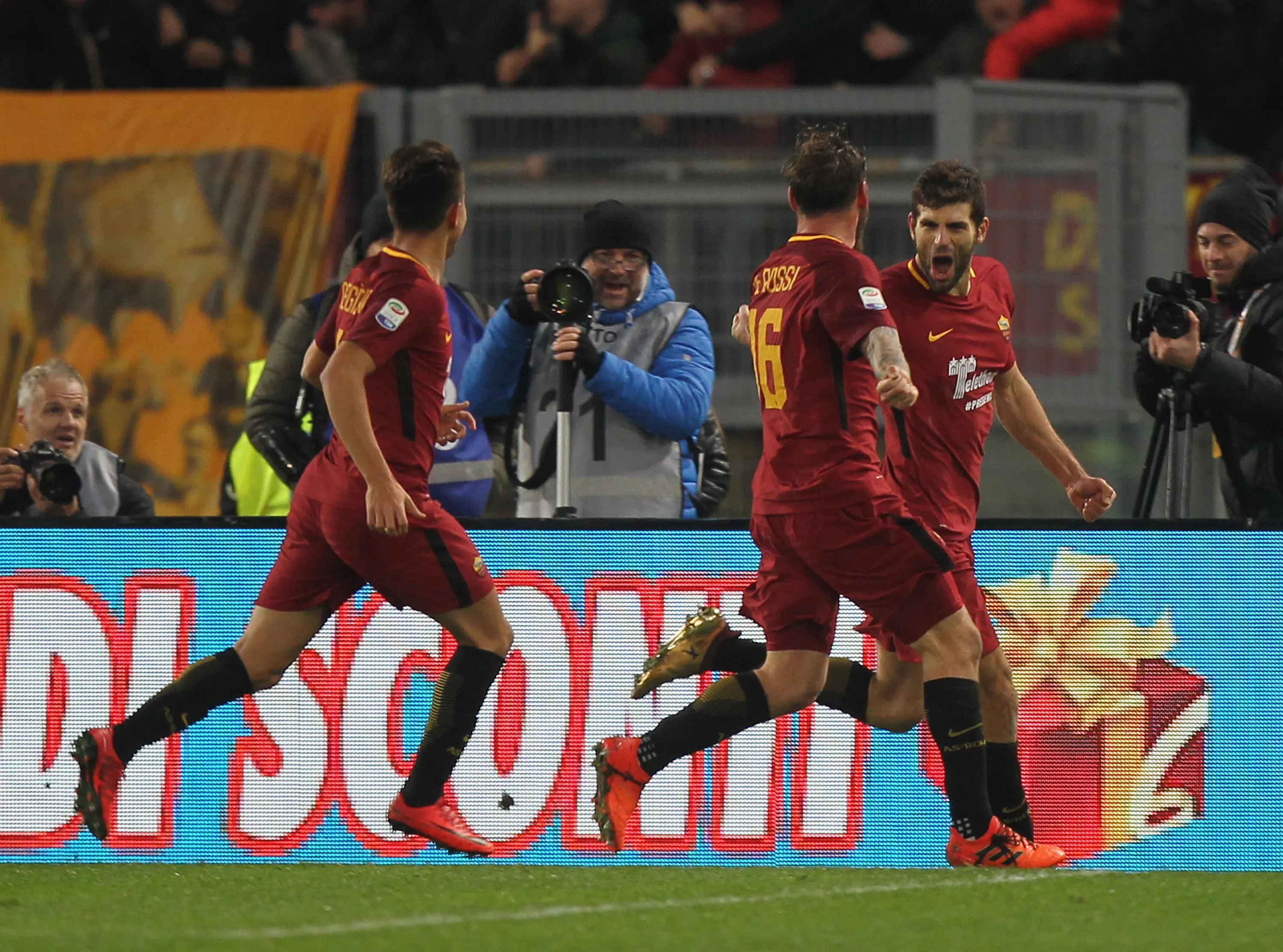 fazio de rossi under esultano gol