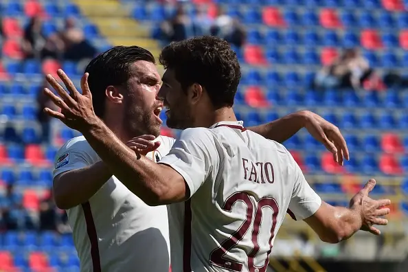 fazio strootman abbraccio