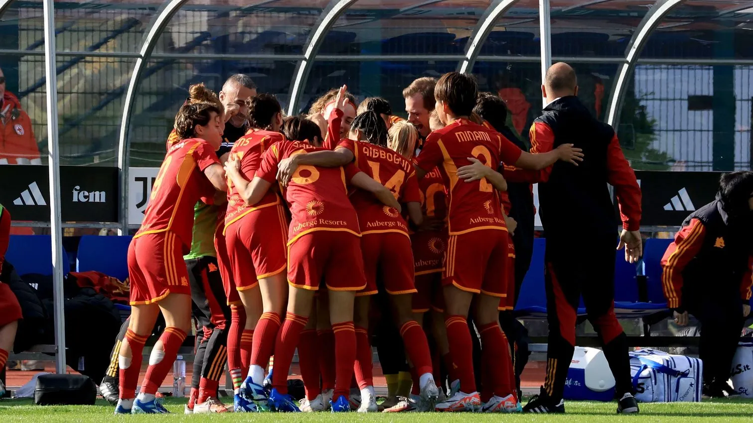 femminile roma juventus esultanza squadra 3