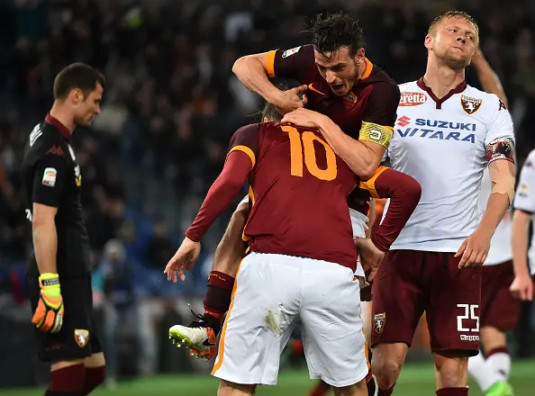florenzi abbraccia totti roma torino