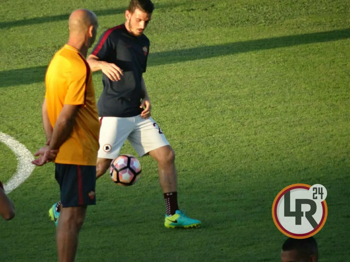 florenzi riscaldamento roma latina