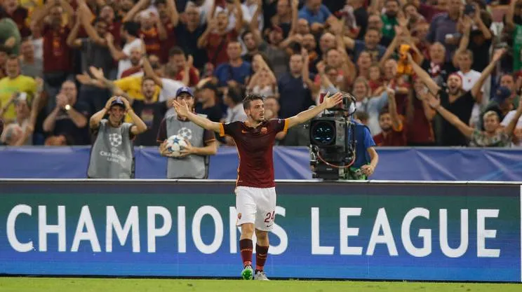 florenzi sfondo tifosi braccia larghe1