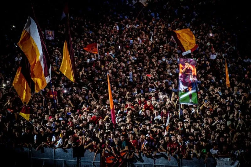 folla dybala eur presentazione tifosi