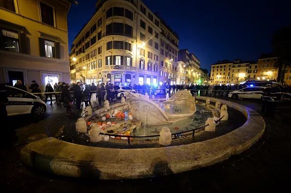 fontana piazza di spagna notturna 2 roma feyenoord 19022015