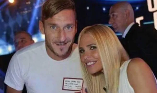 francesco totti dietro le quinte per supportare ilary blasi foto