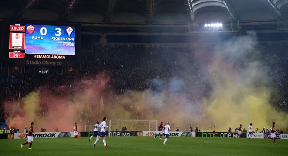 fumogeni curva europa league roma fiorentina 19032015