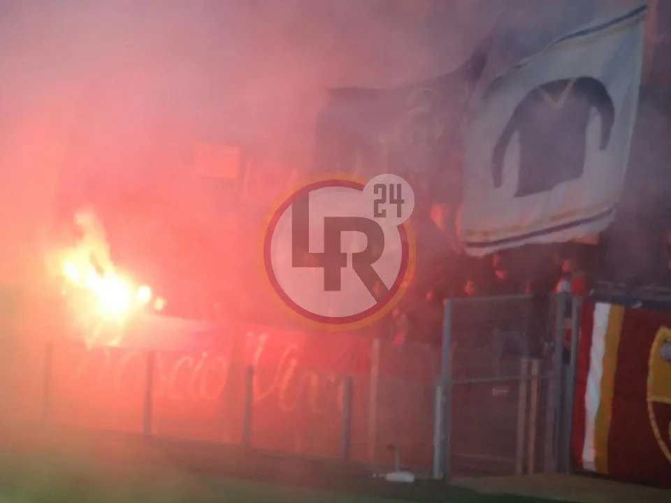 fumogeno curva sud