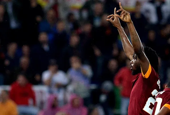 gervinho braccia al cielo profilo