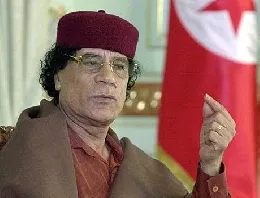 gheddafi20bandiera20dietro
