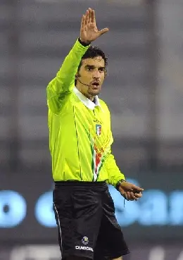 giannoccaro20giallo20mano20alzata