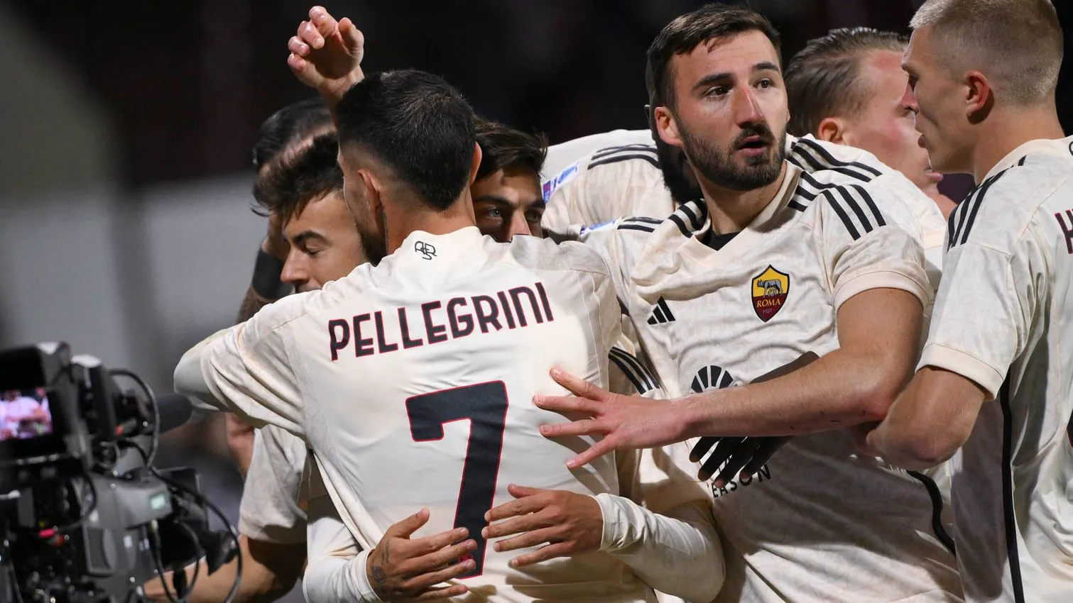 gol esultanza dybala e pellegrini