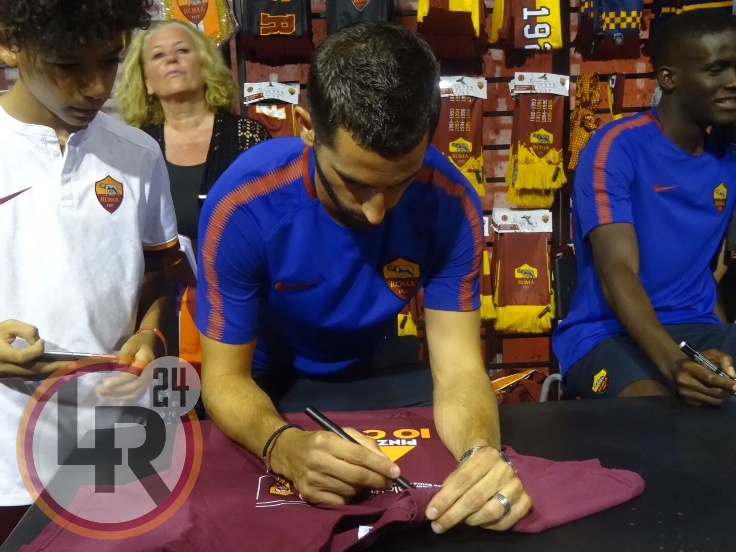 gonalons firma maglia lr24