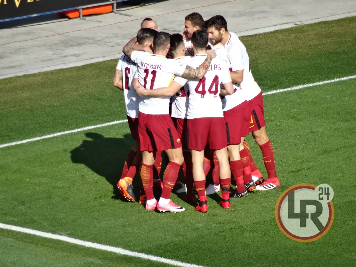 gruppo esulta verona roma 2