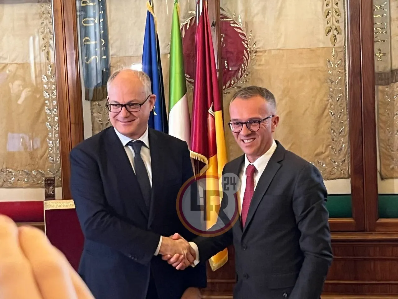 gualtieri berardi sorriso mano