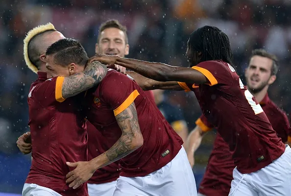 holebas corre abbracciato 2 roma inter