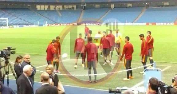 i giocatori si scaldano con il pallone allenamento etihad stadium 2992014 copia