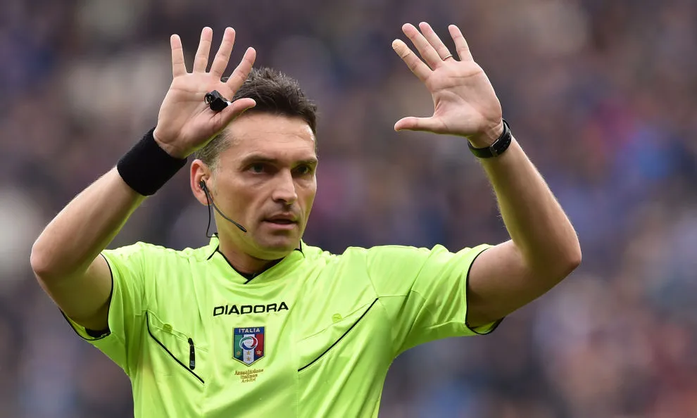 irrati mani alzate arbitro 2015