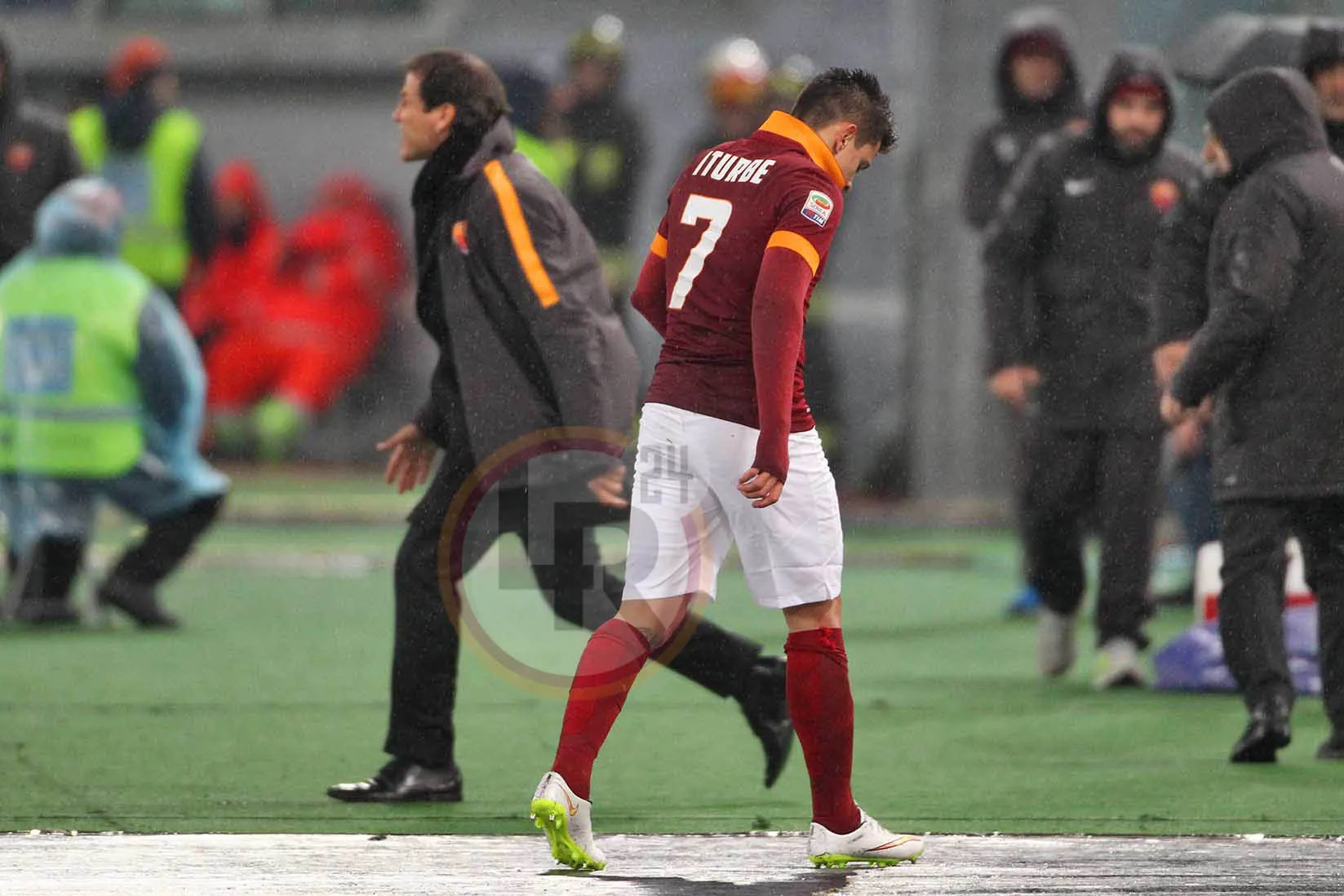iturbe esce dal campo 310115 mancini