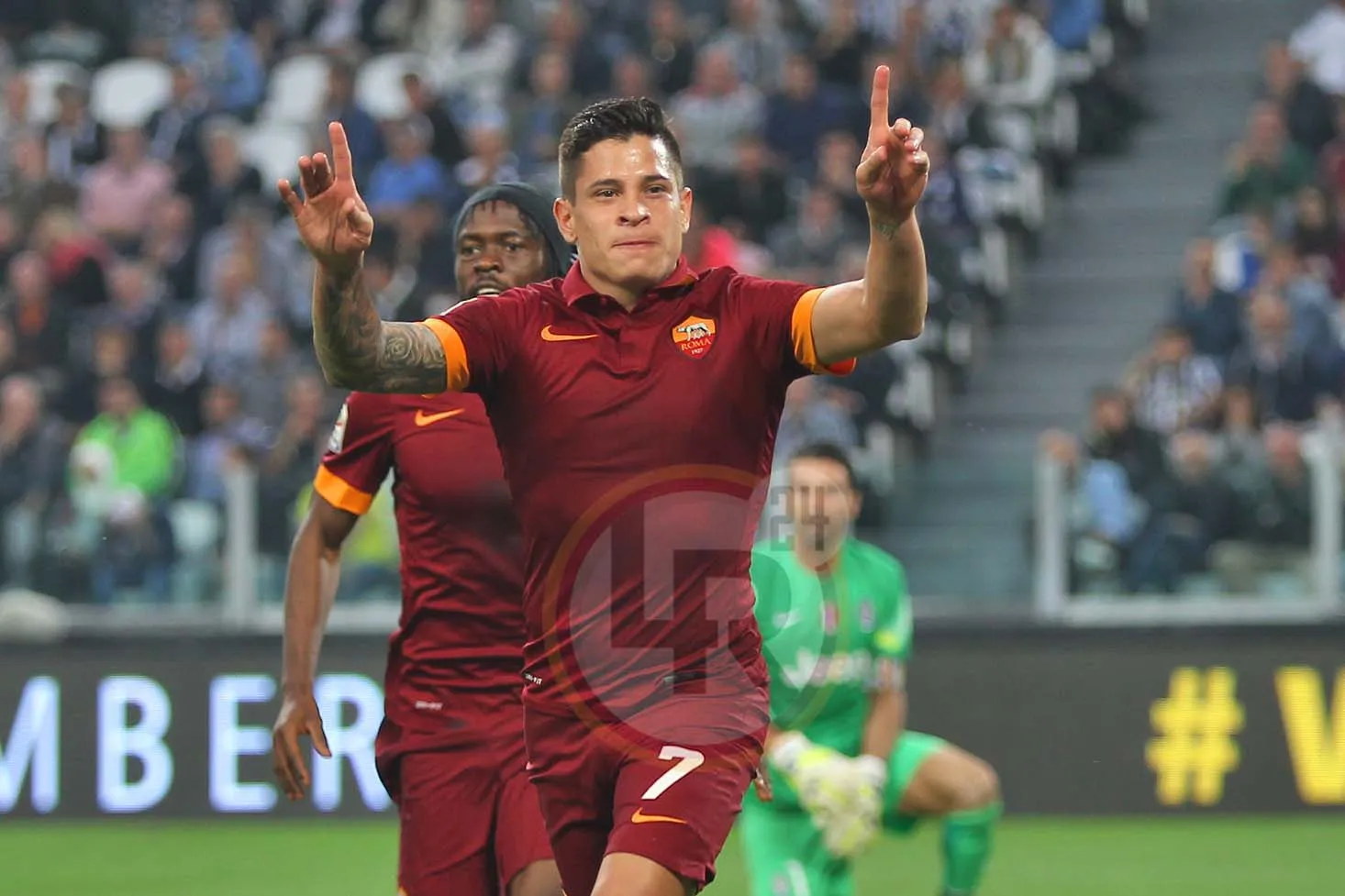 iturbe tutta figura dita al cielo juve roma mancini