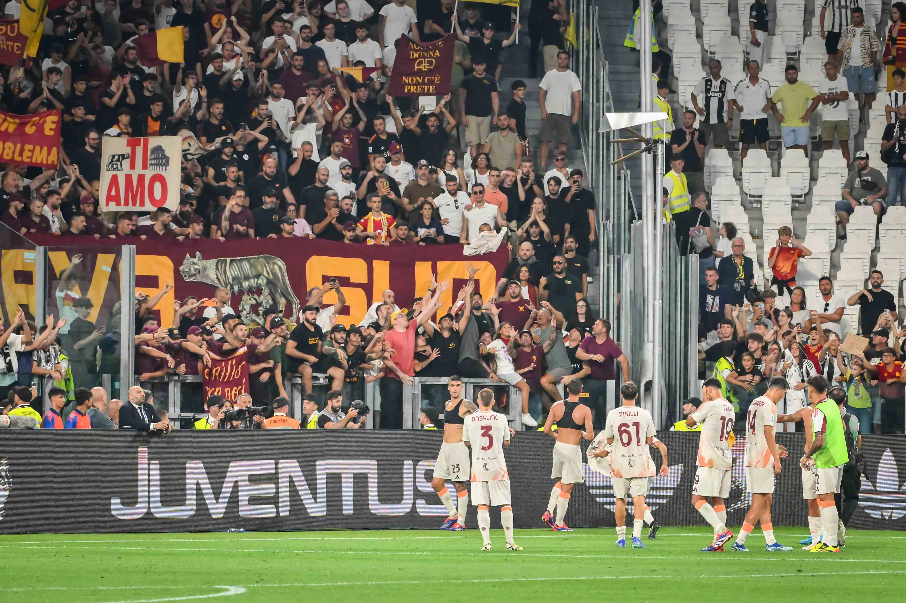 juventus roma squadra sotto alla curva