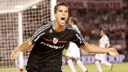 lamela20esulta20maglia20nera20braccia20larghe