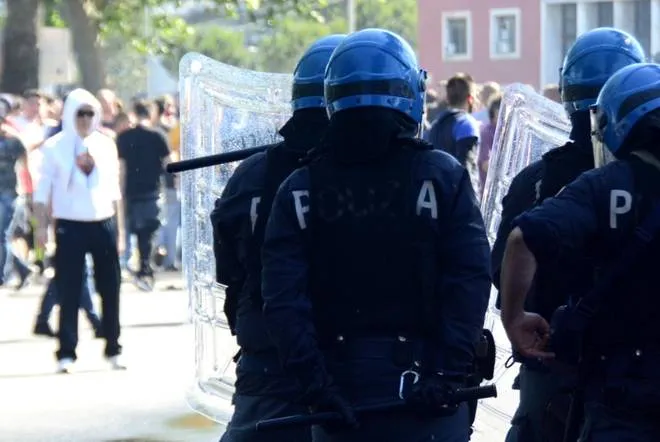 lazio roma scontri polizia derby 3