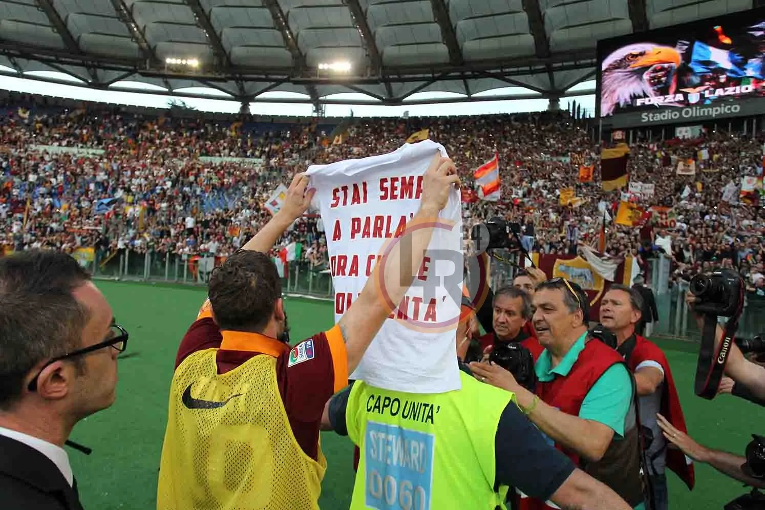 lazio roma totti esultanza maglietta derby lr24 2
