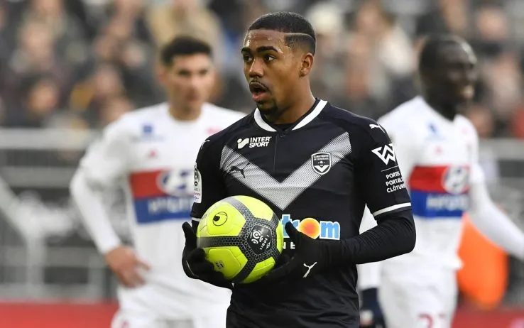 malcom palla in mano