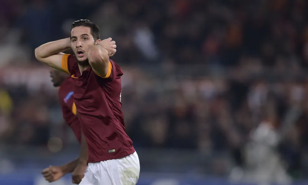 manolas mani dietro