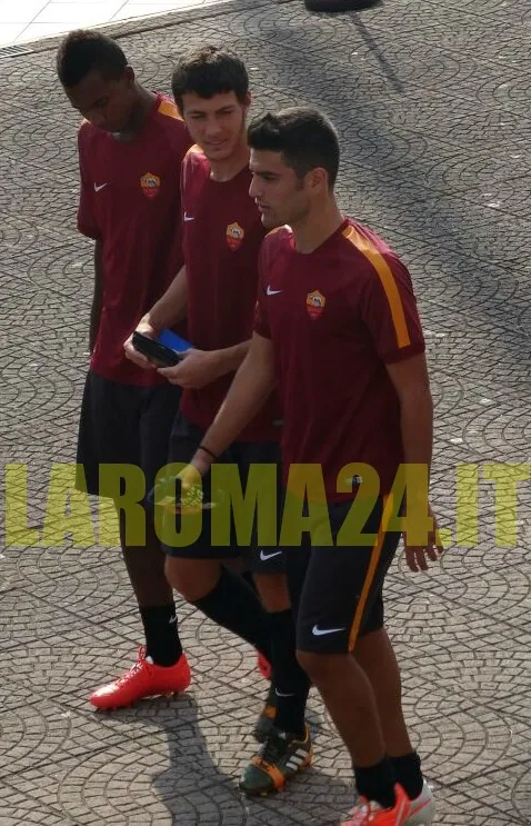 mazzitelli balasa camminano fuori trigoria 16 7