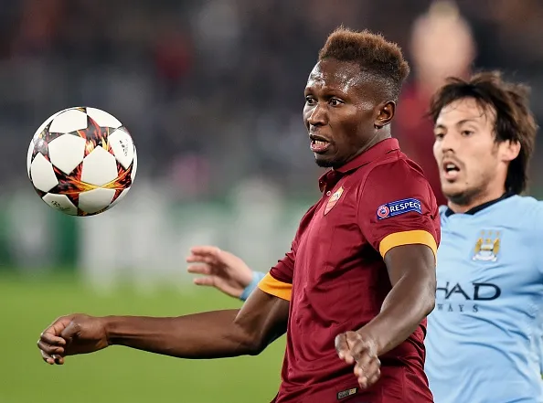 mbiwa fissa il pallone roma manchester city 101214