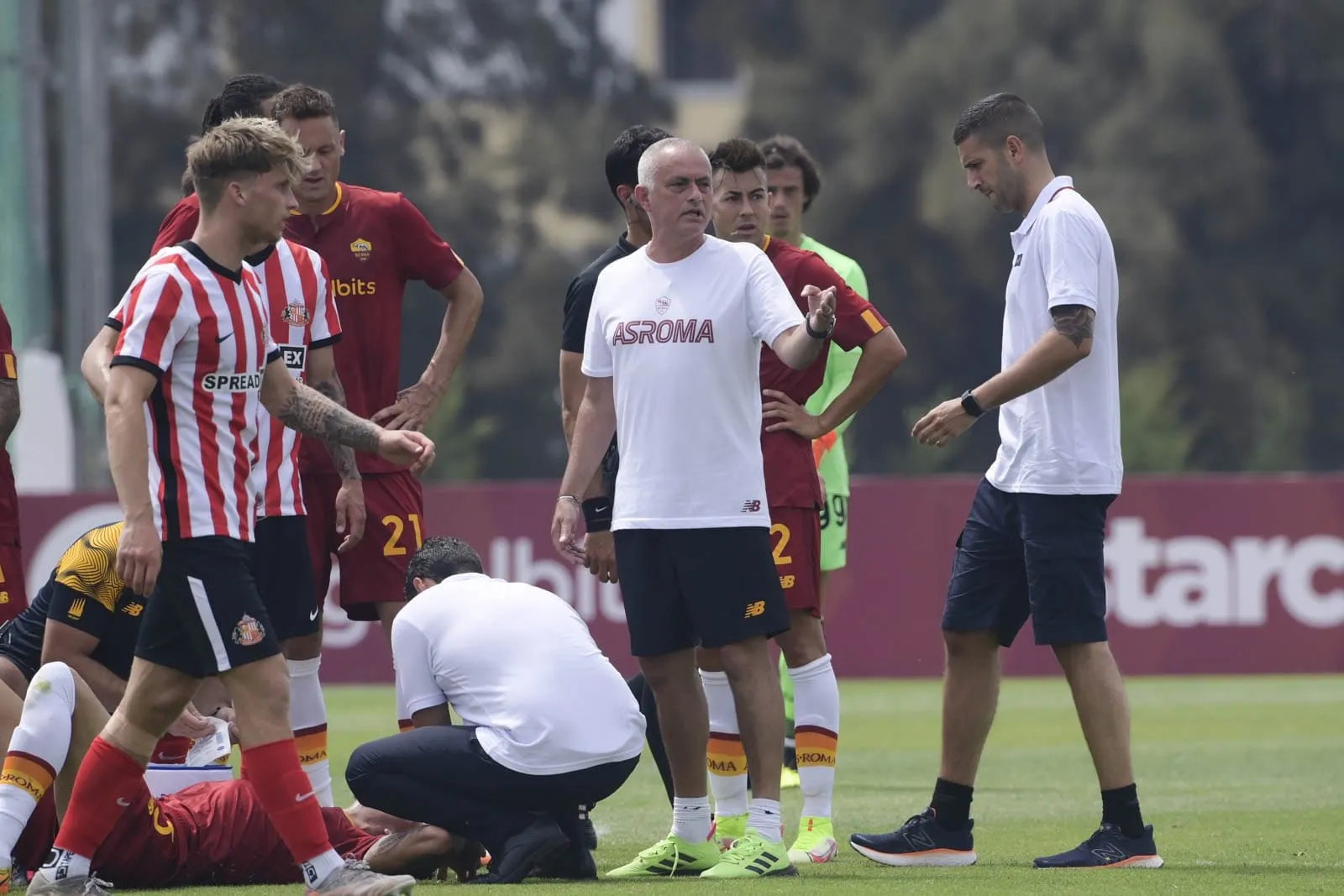 mourinho discute campo