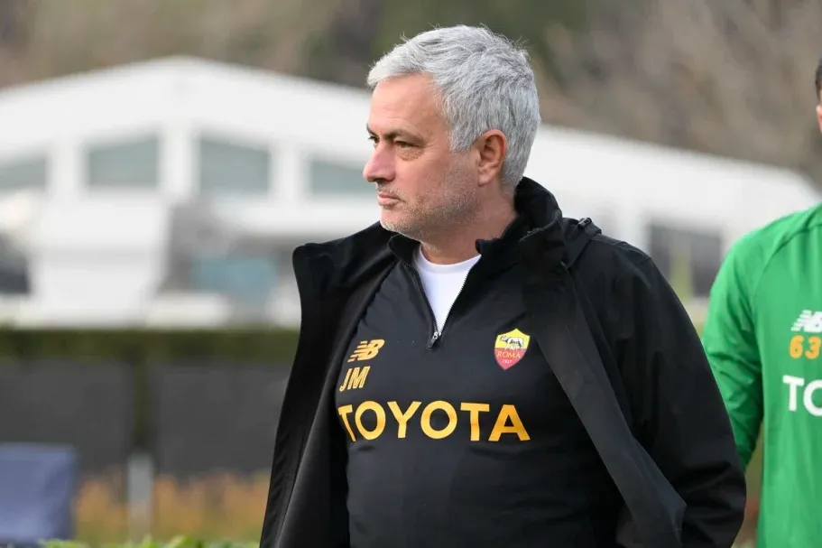 mourinho mezzo busto trigoria