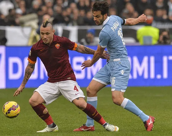 nainggolan contro parolo roma lazio derby 1112015