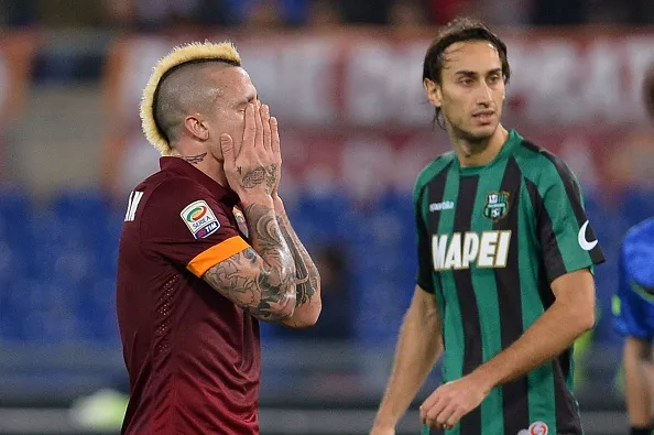 nainggolan disperato mani in faccia roma sassuolo 06122014