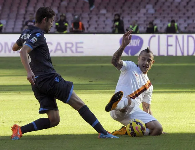 nainggolan jorginho contrasto napoli roma