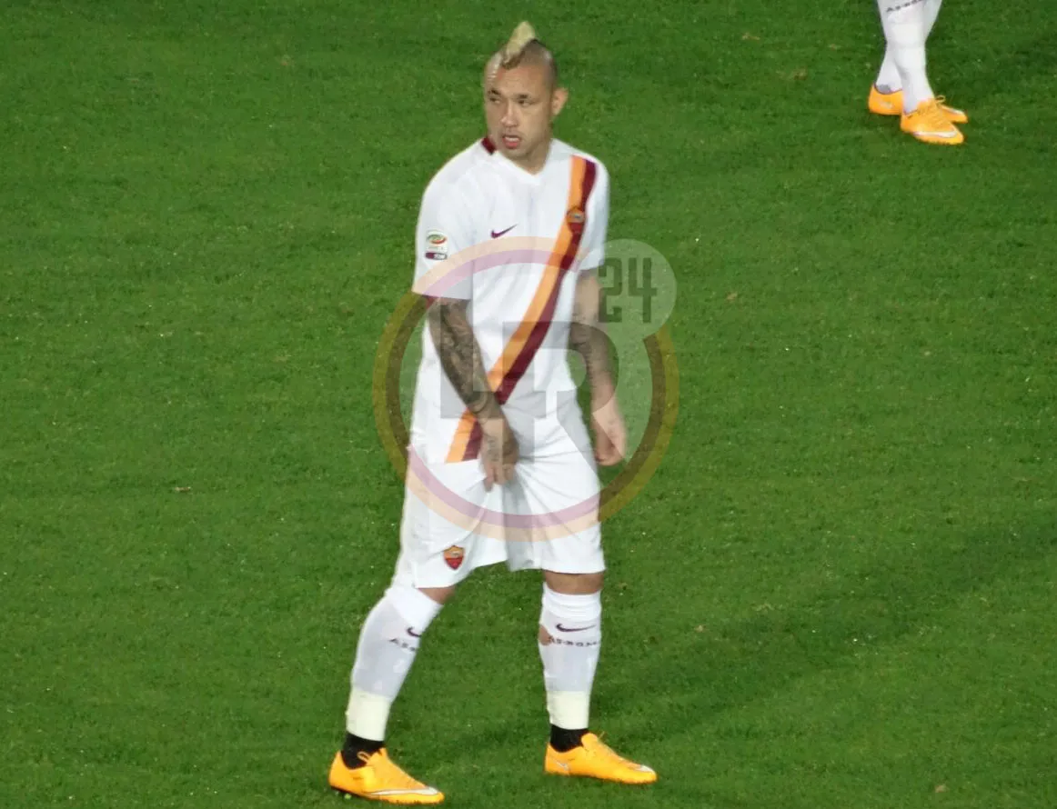 nainggolan tutta figura bianco