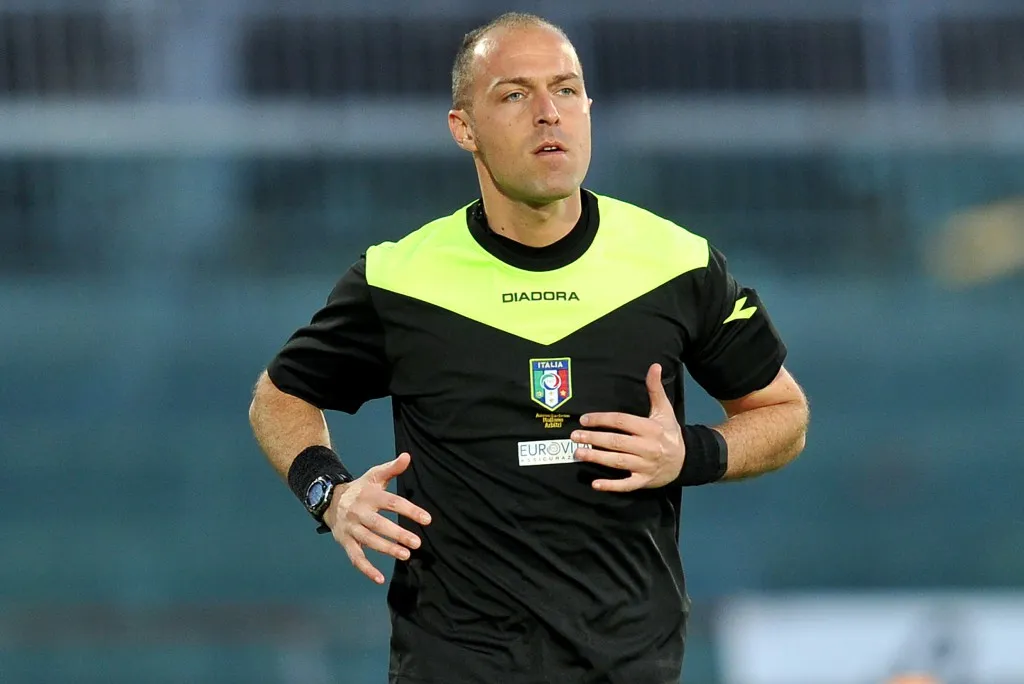 pairetto arbitro corsa frontale