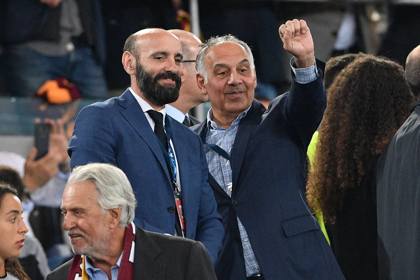 pallotta monchi pugno chiuso
