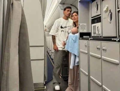 paredes famiglia aereo