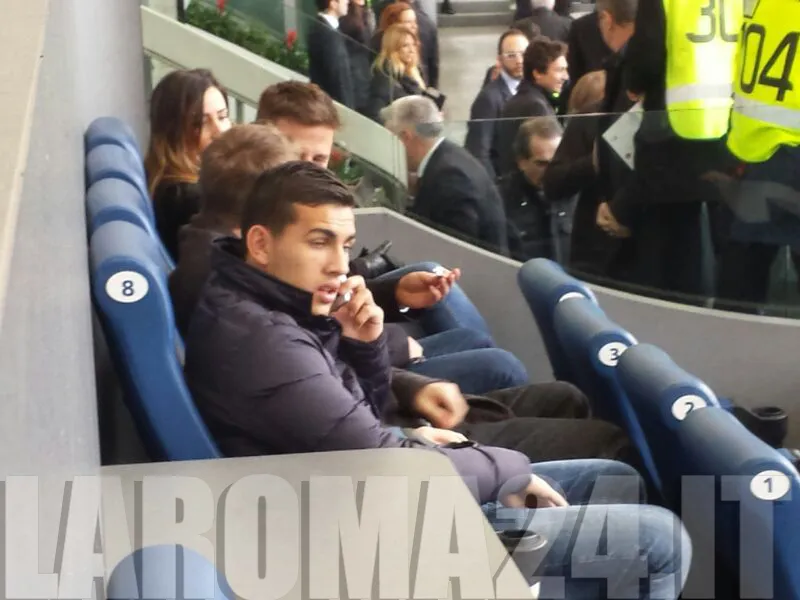paredes tribuna olimpico roma genoa 1201141