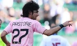 pastore20esulta20di20spalle