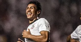 paulinho esulta