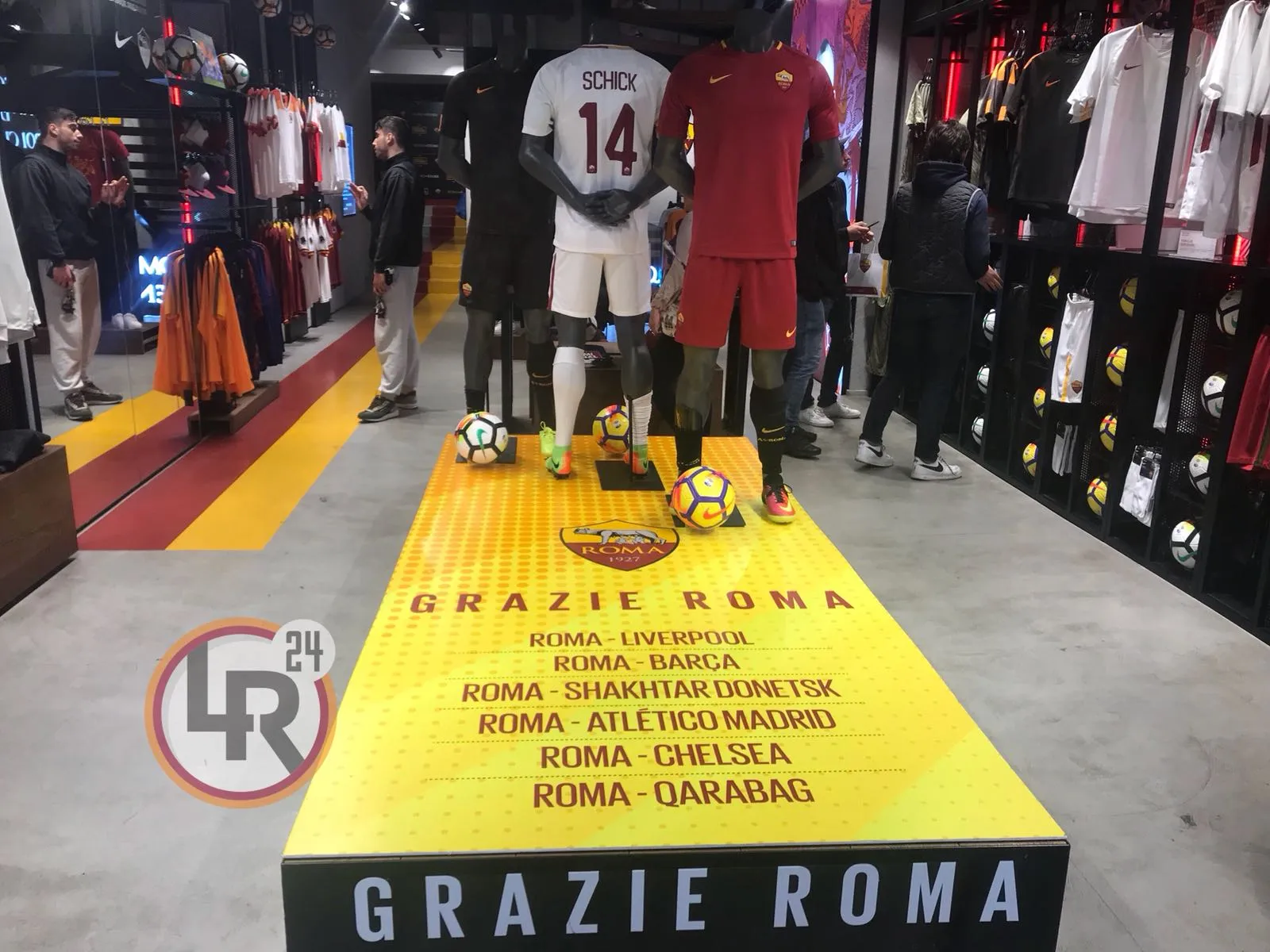 pedana di ringraziamento per il camino in champions roma store via del corso