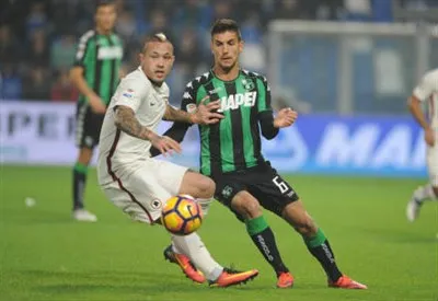 pellegrini nainggolan sassuolo roma 2016