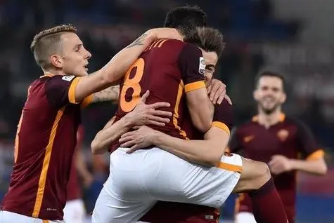 perotti el shaarawy abbraccio roma fiorentina 040316