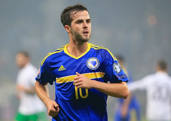 pjanic bosnia 2015 mezza figura