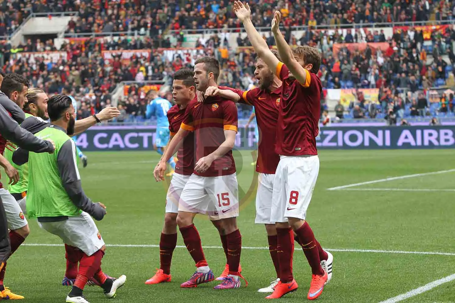 pjanic esultanza gruppo roma napoli 040415 mancini