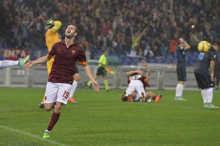 pjanic esultanza roma inter